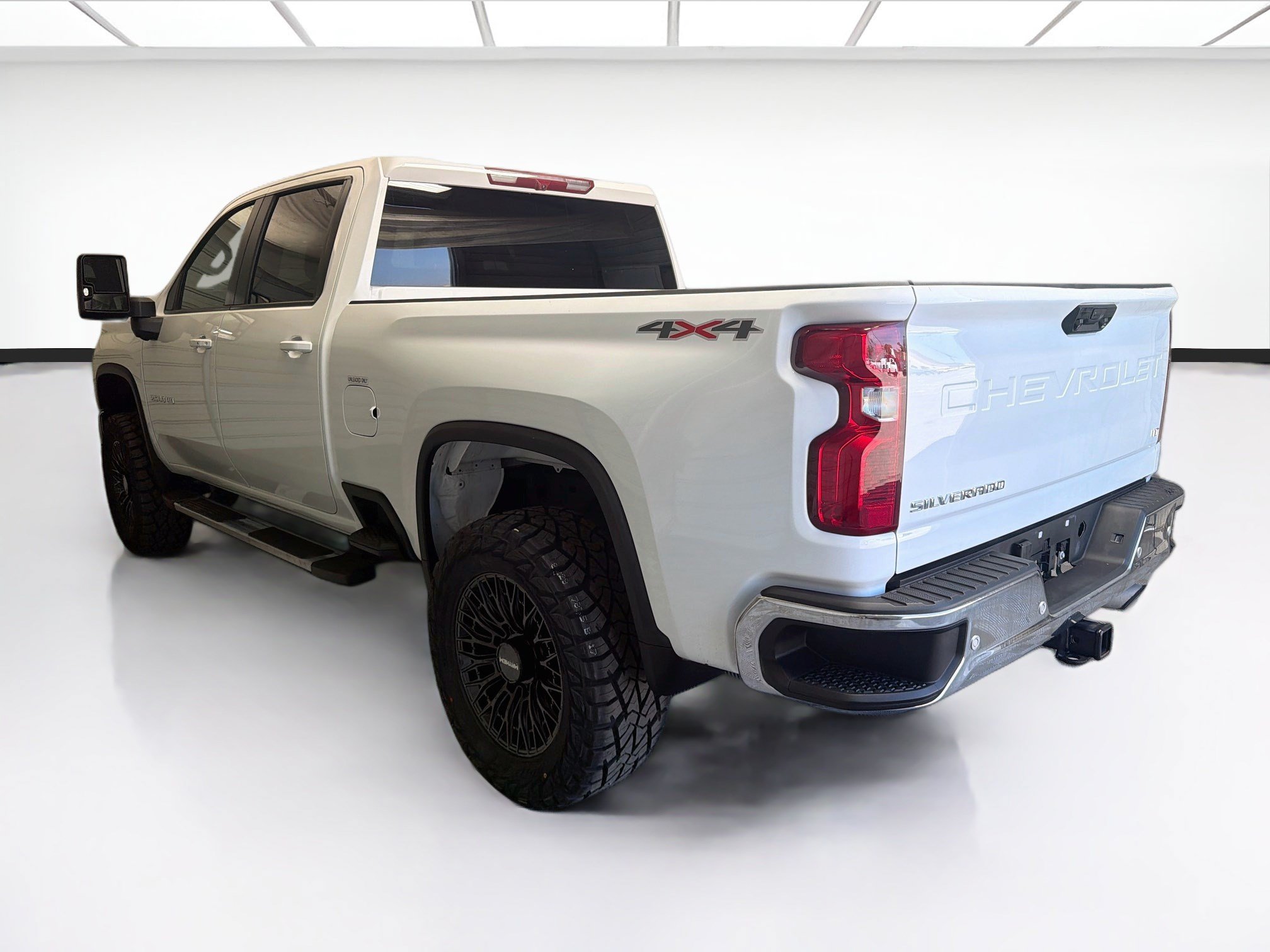 Used 2025 Chevrolet Silverado 2500 LT w/ Safety Package AWD/4WD image 6