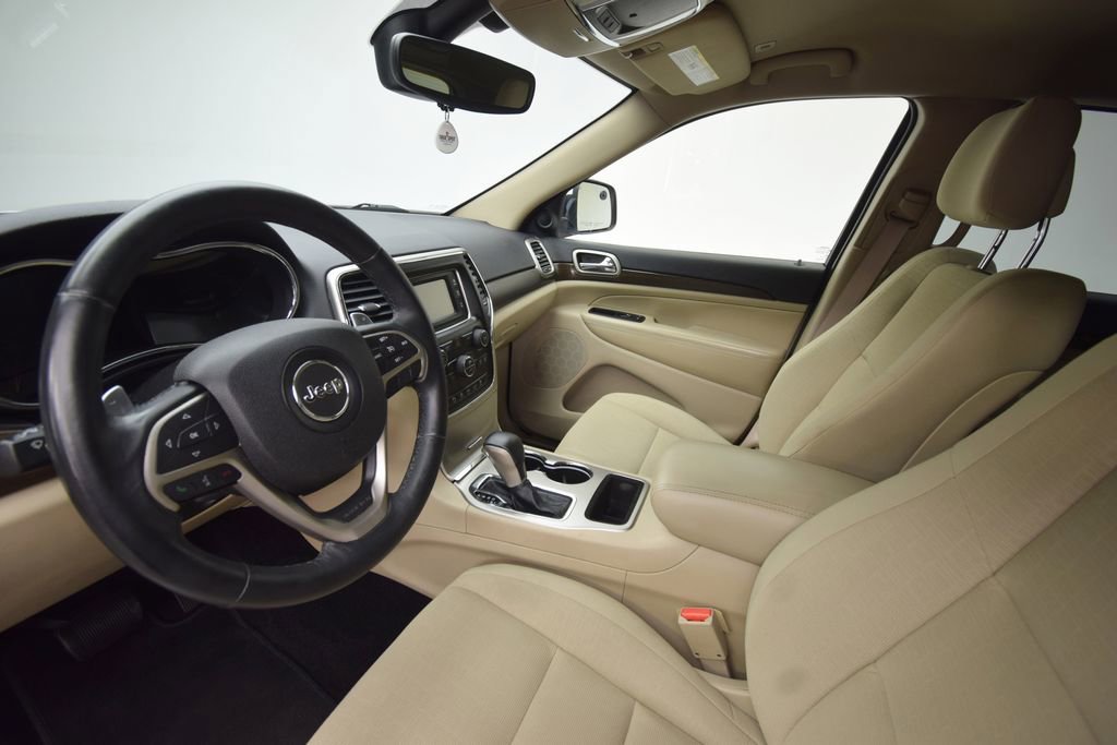 Used 2017 Jeep Grand Cherokee Laredo w/ Quick Order Package 2BE image 9