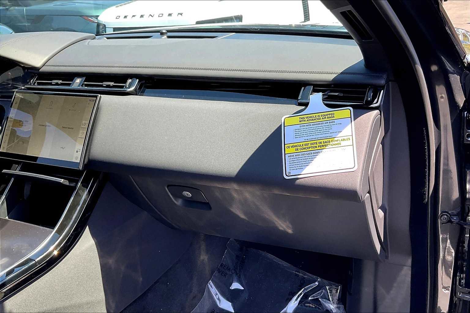 New 2026 Land Rover Range Rover Velar Dynamic SE image 25