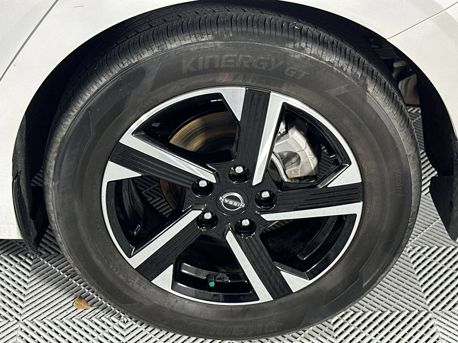 Certified 2024 Nissan Sentra SV FWD image 10