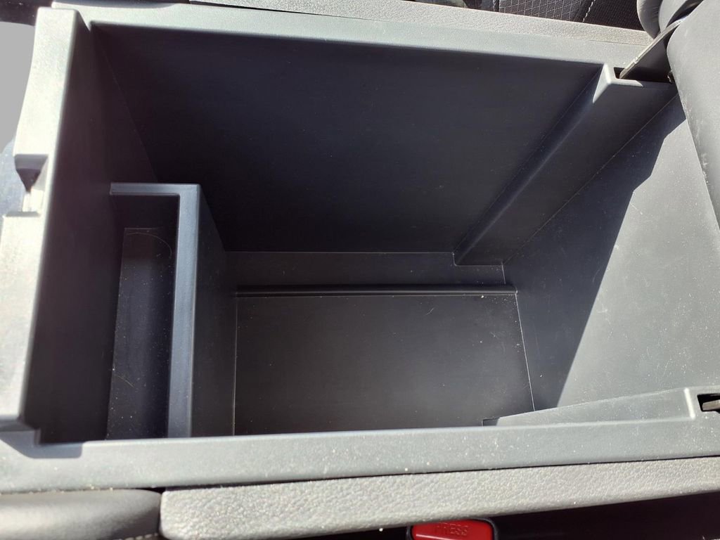 Used 2025 Nissan Pathfinder SV image 12