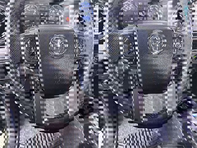 Used 2019 Toyota Tacoma TRD Sport w/ Technology Package image 11