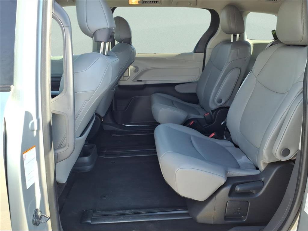 Used 2023 Toyota Sienna XLE image 19