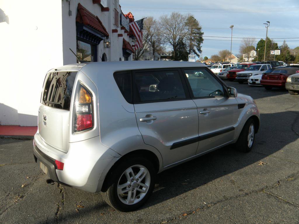 Used 2011 Kia Soul + w/ Audio Pkg image 2