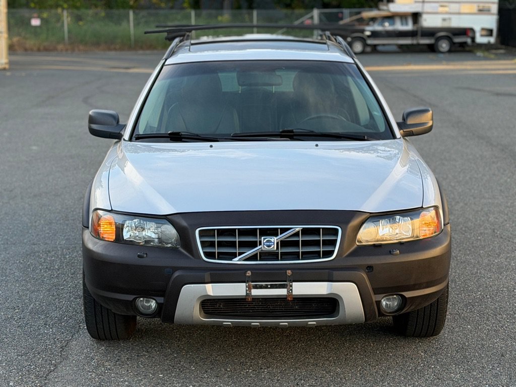 Used 2004 Volvo V70 AWD/4WD image 2