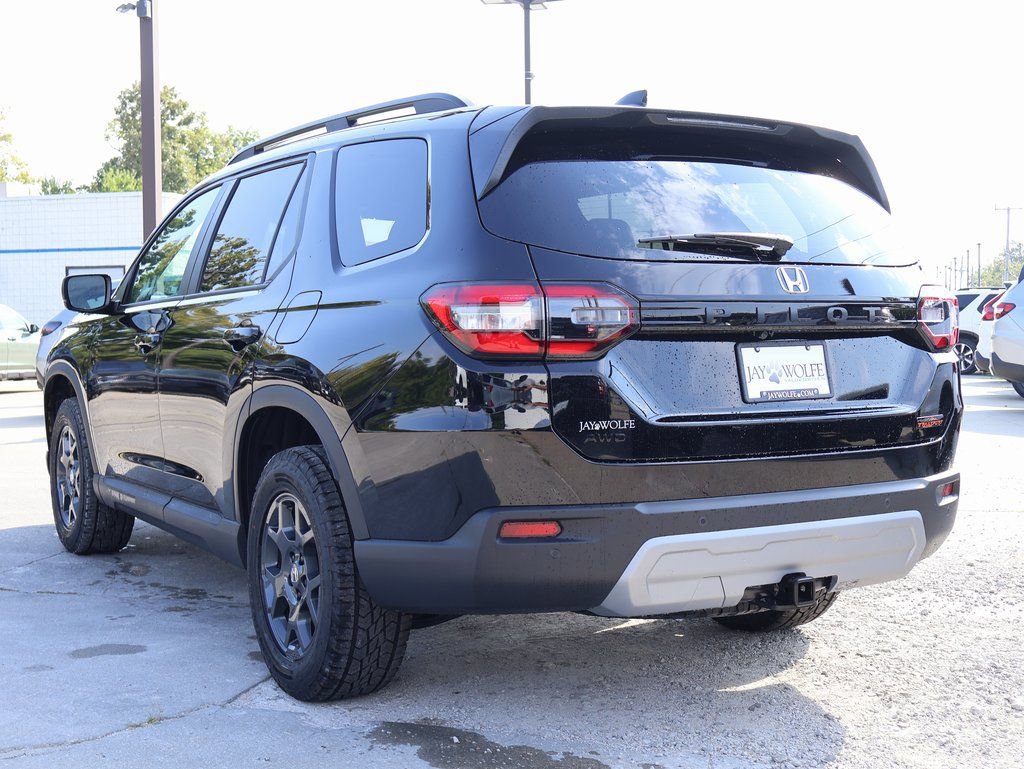 New 2025 Honda Pilot TrailSport image 4