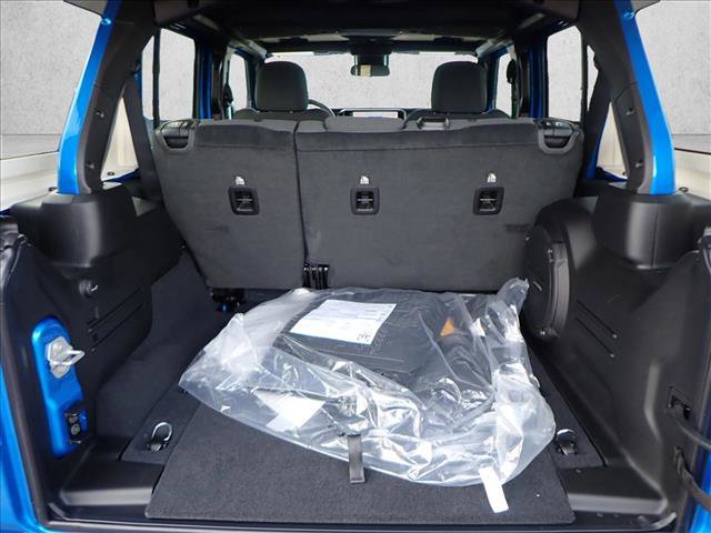 New 2025 Jeep Wrangler Unlimited Rubicon w/ Convenience Group AWD/4WD image 8