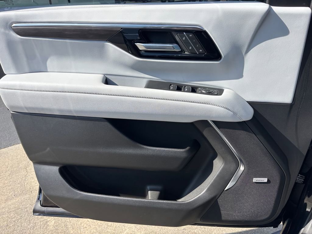 New 2025 Chevrolet Suburban Premier image 14