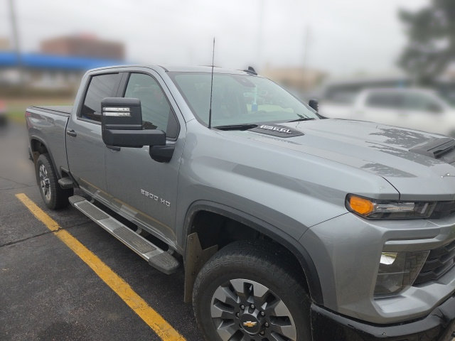 Used 2025 Chevrolet Silverado 2500 Custom w/ Custom Convenience Package AWD/4WD image 4