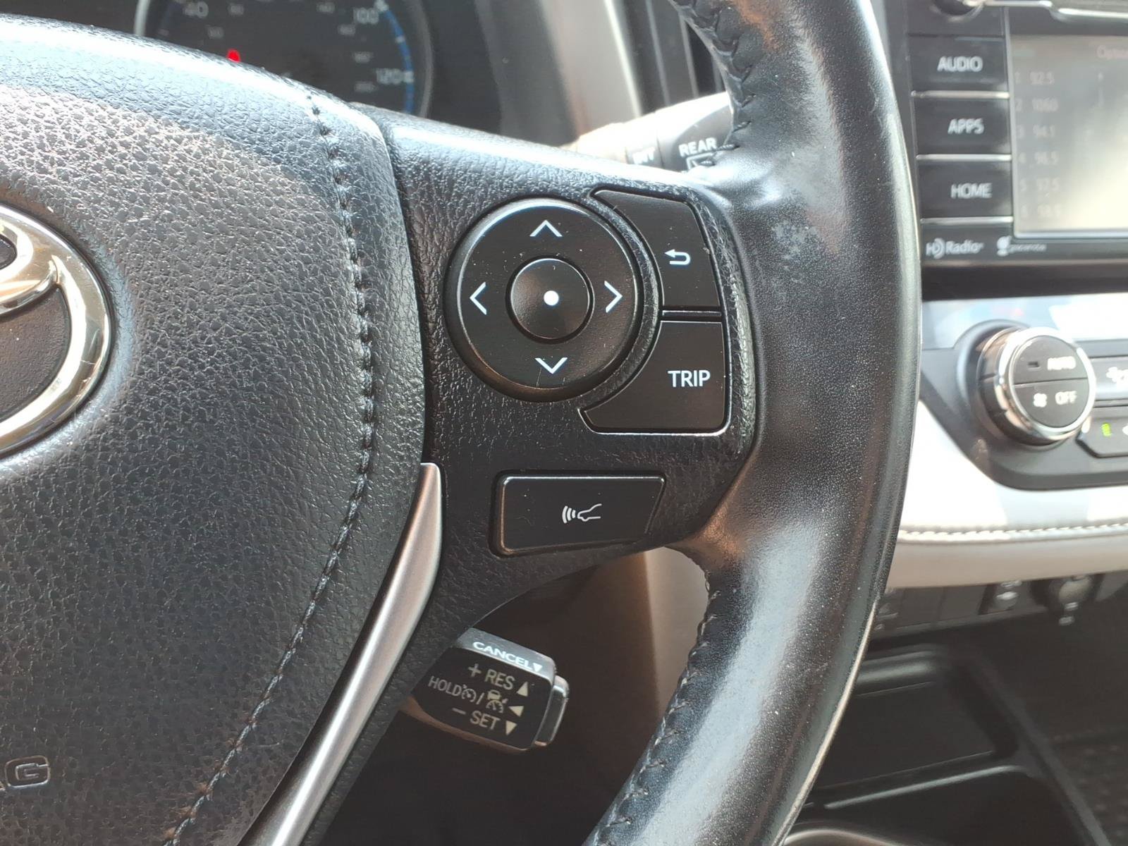 Used 2018 Toyota RAV4 XLE AWD/4WD image 13