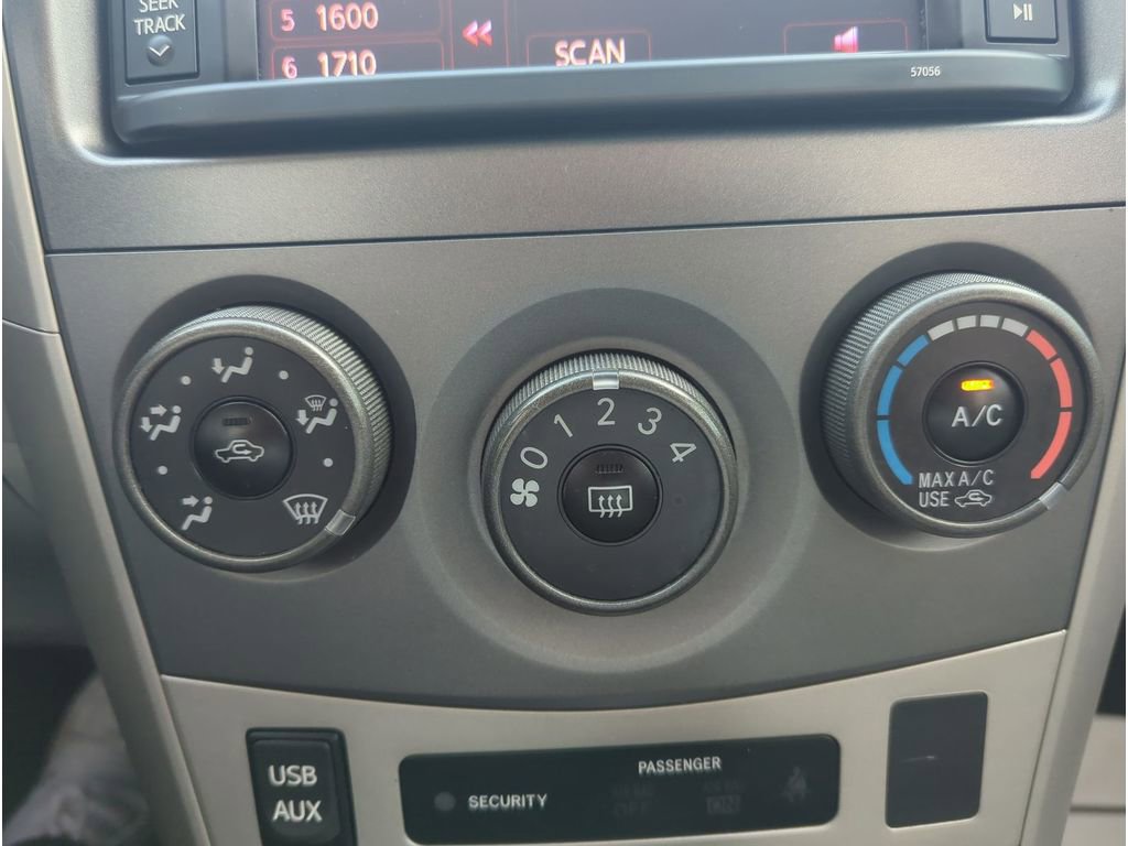 Used 2013 Toyota Corolla LE image 24