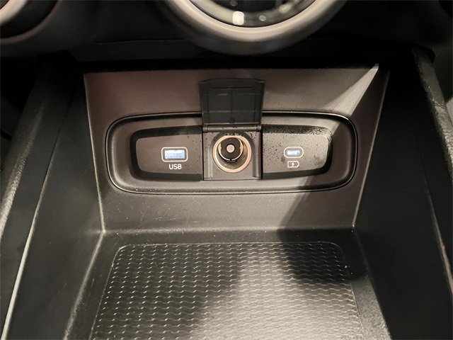 Used 2025 Hyundai Venue SEL image 26