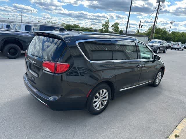 Used 2019 Chrysler Pacifica Touring-L FWD image 22