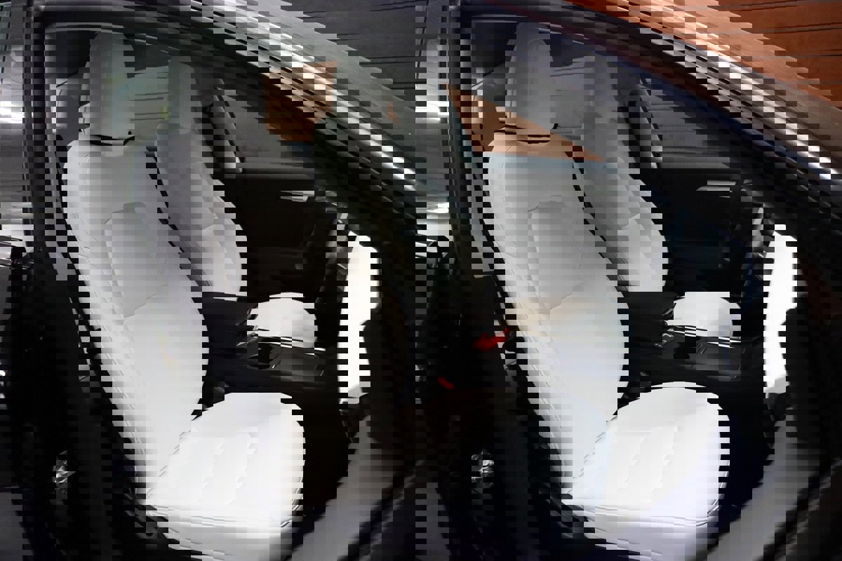 Used 2023 Tesla Model 3 Standard Range image 28