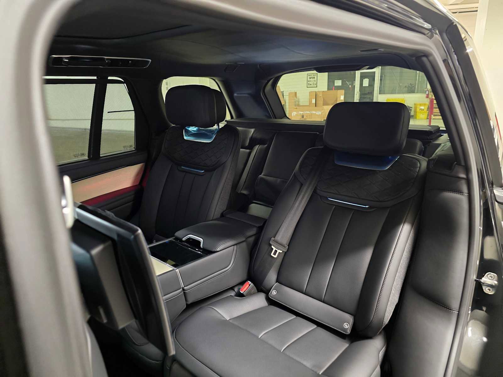 New 2025 Land Rover Range Rover SV image 19