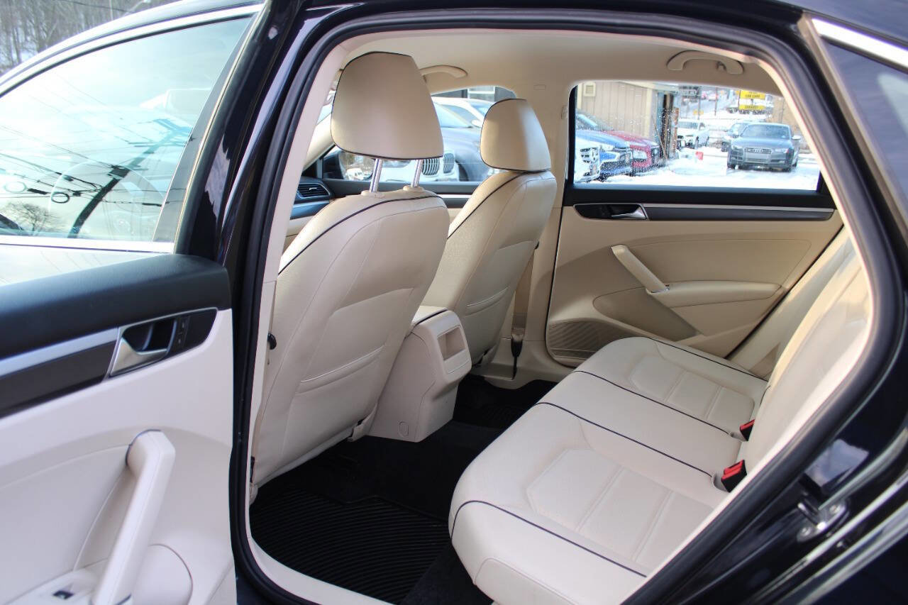 Used 2017 Volkswagen Passat 1.8T R-Line image 25