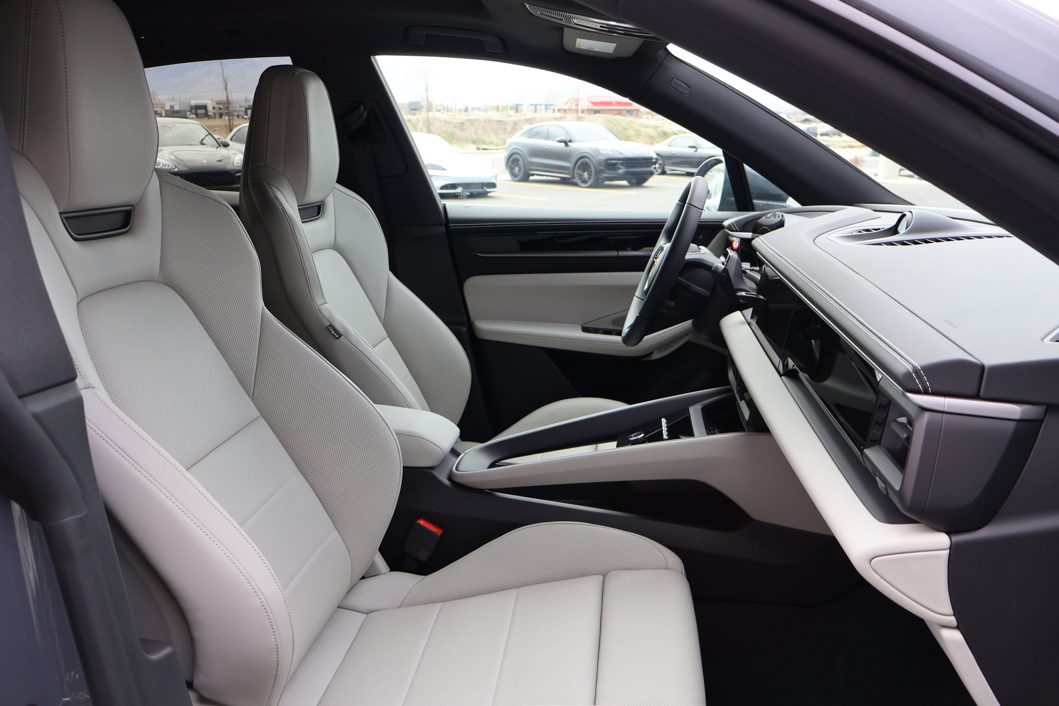 New 2026 Porsche Macan 4S Electric AWD/4WD image 25