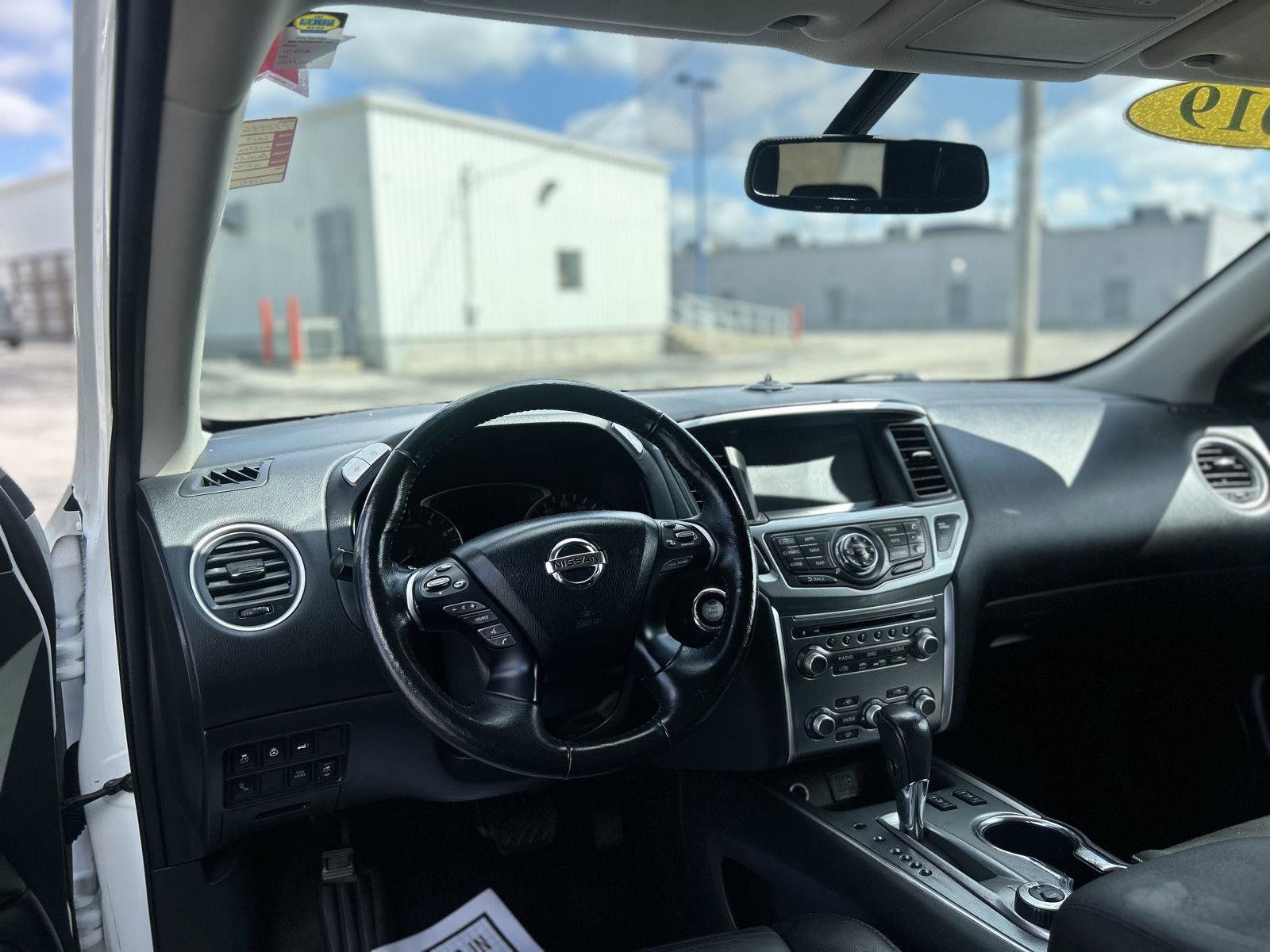 Used 2019 Nissan Pathfinder SL AWD/4WD image 17