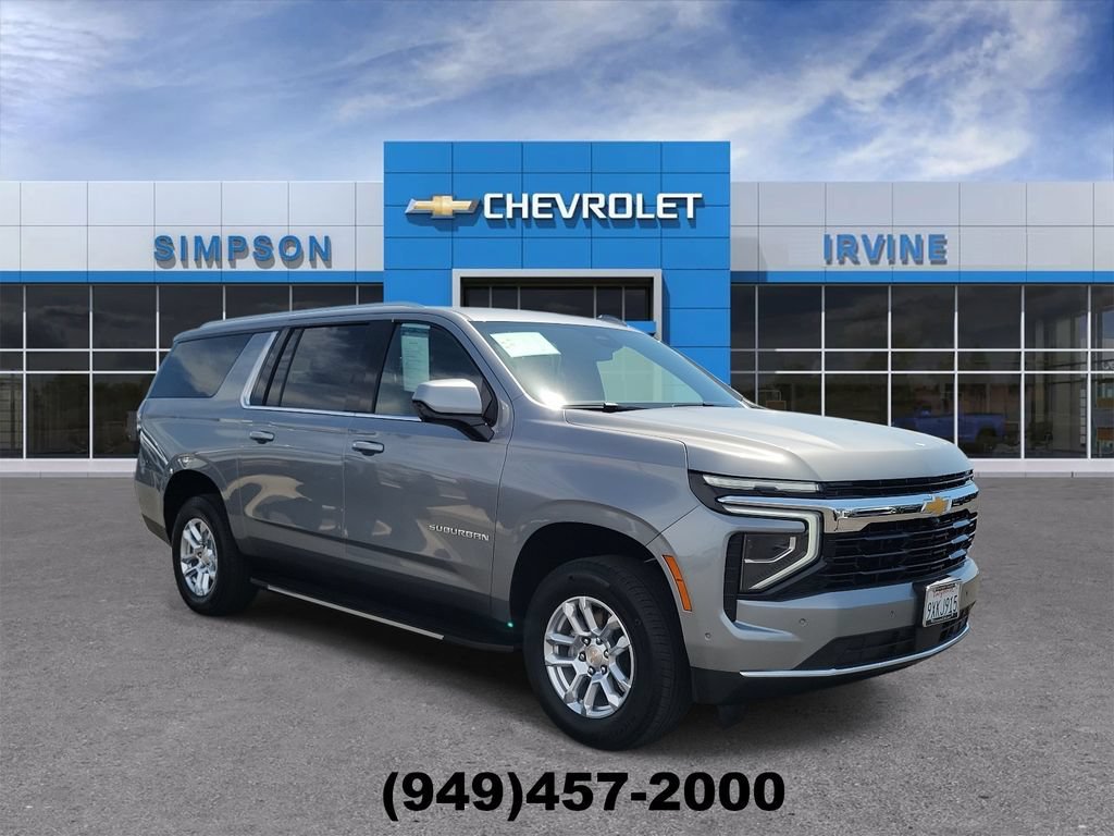 Used 2026 Chevrolet Suburban LS RWD image 2
