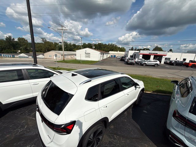 New 2026 Volkswagen Taos SE AWD/4WD image 11