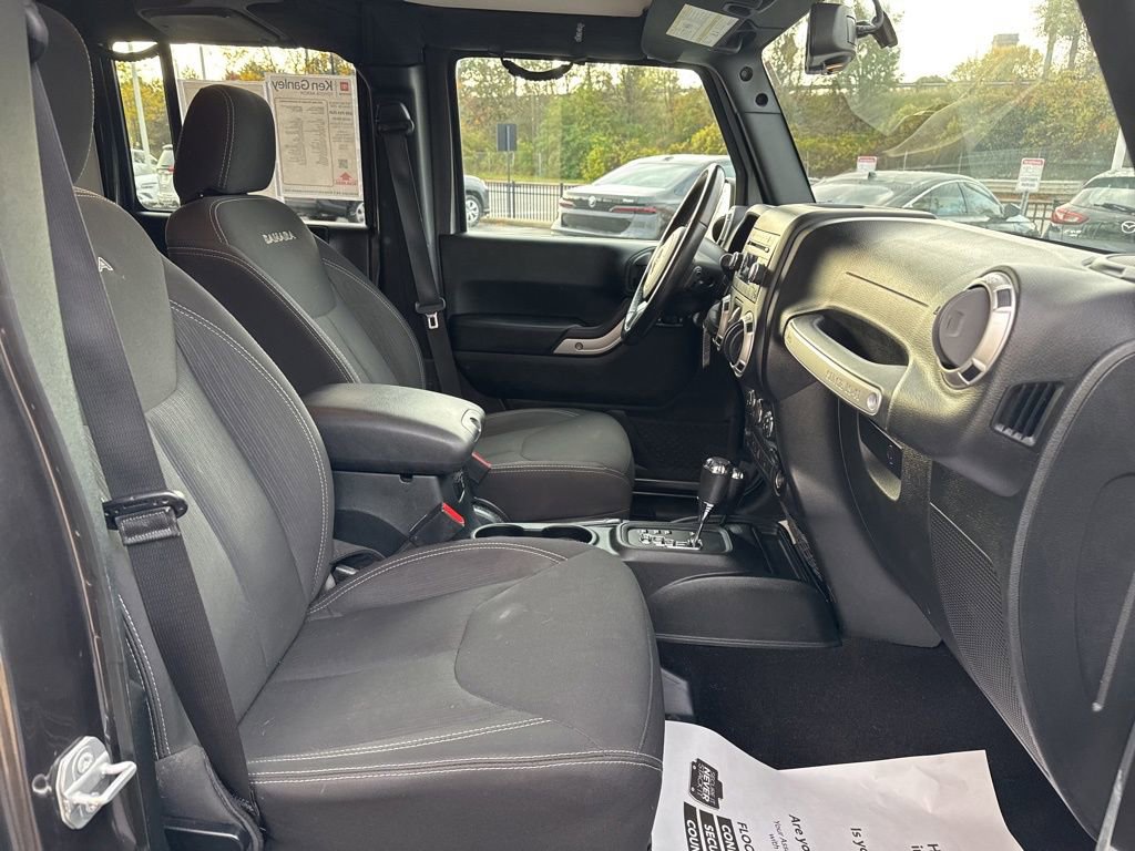 Used 2018 Jeep Wrangler Unlimited Sahara image 24