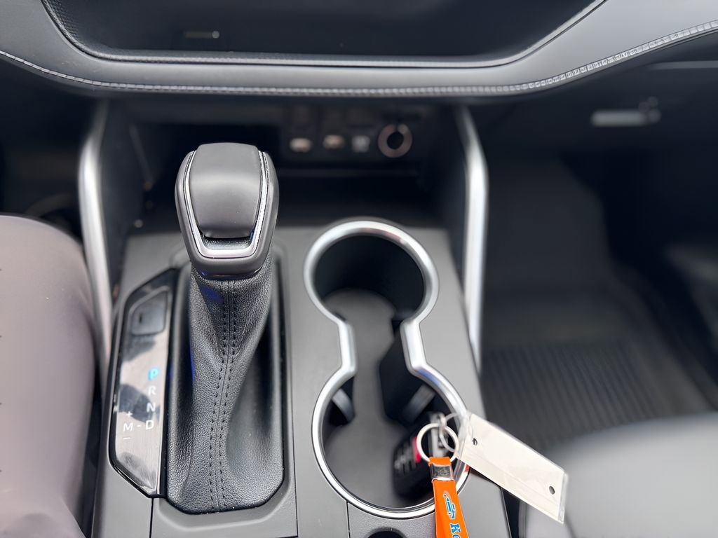 Used 2021 Toyota Highlander XLE image 12