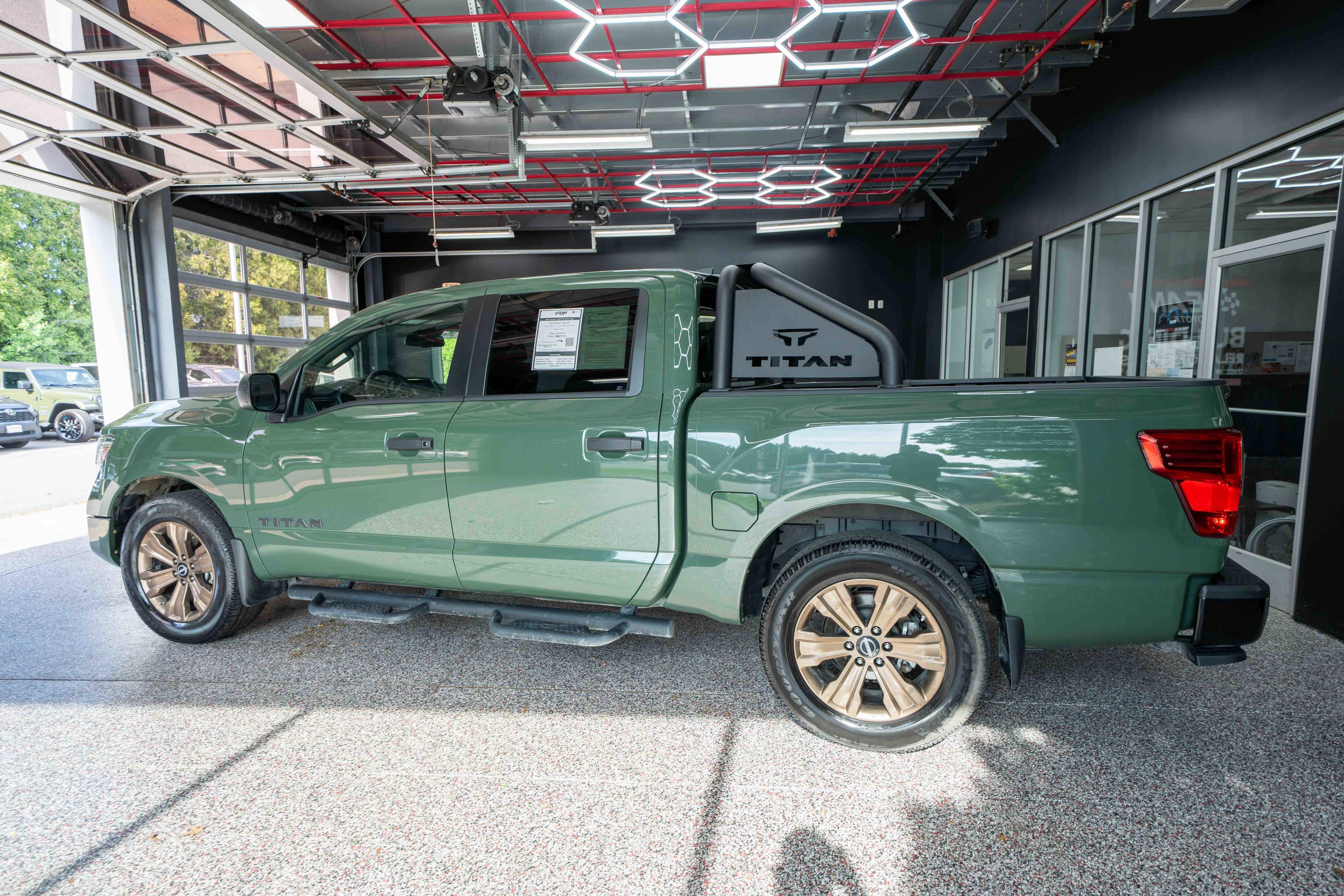 Used 2024 Nissan Titan SV w/ SV Bronze Edition Package RWD image 2