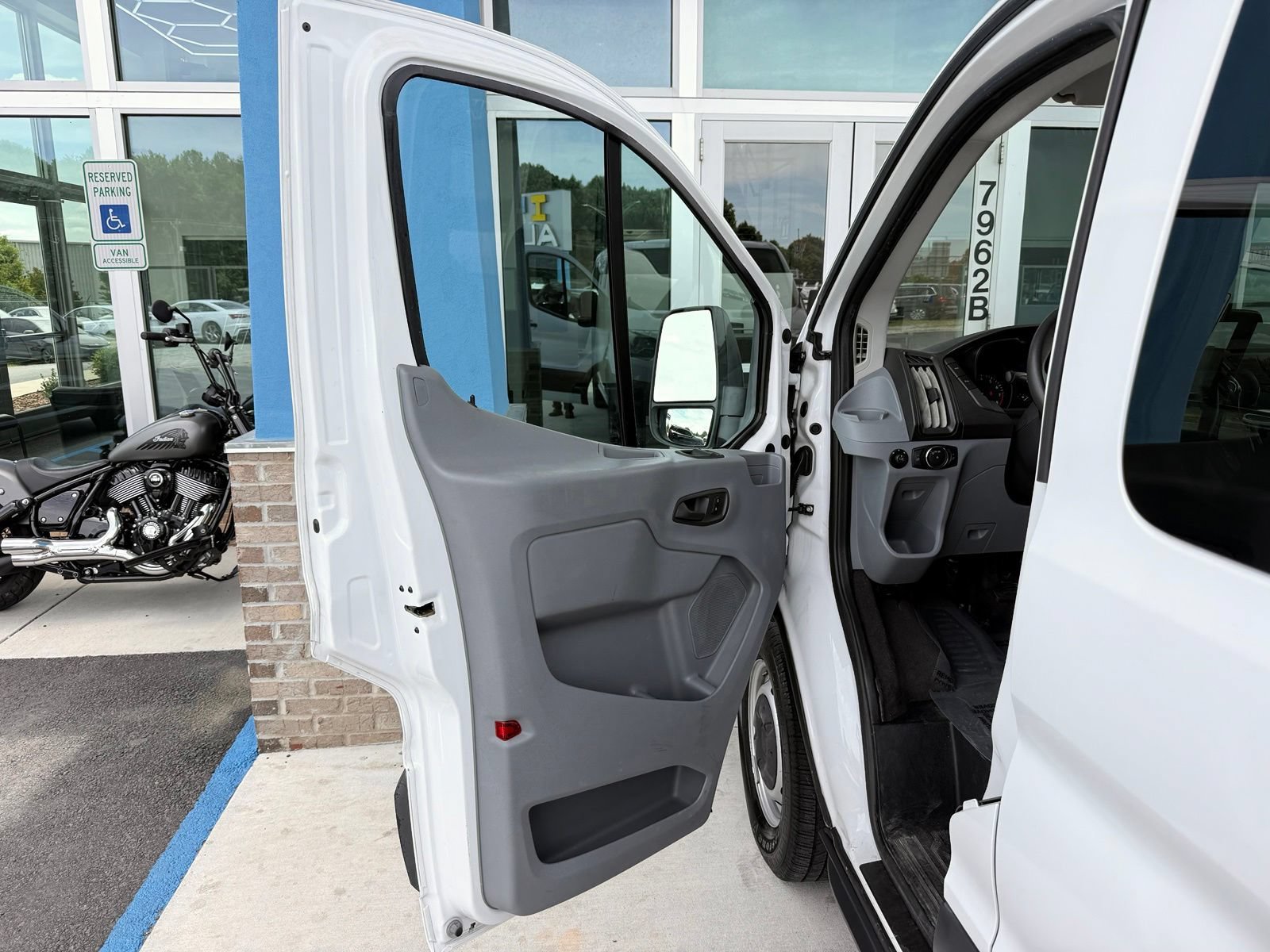 Used 2018 Ford Transit 150 XL RWD image 14