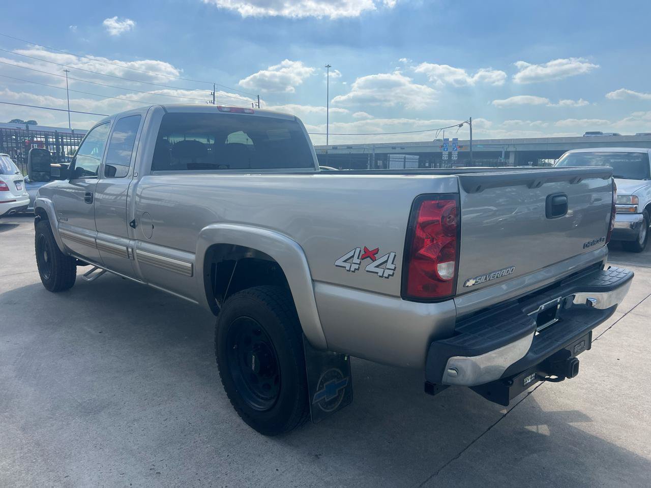 Used 2002 Chevrolet Silverado 2500 LS w/ Off-Road Skid Plate Pkg AWD/4WD image 4