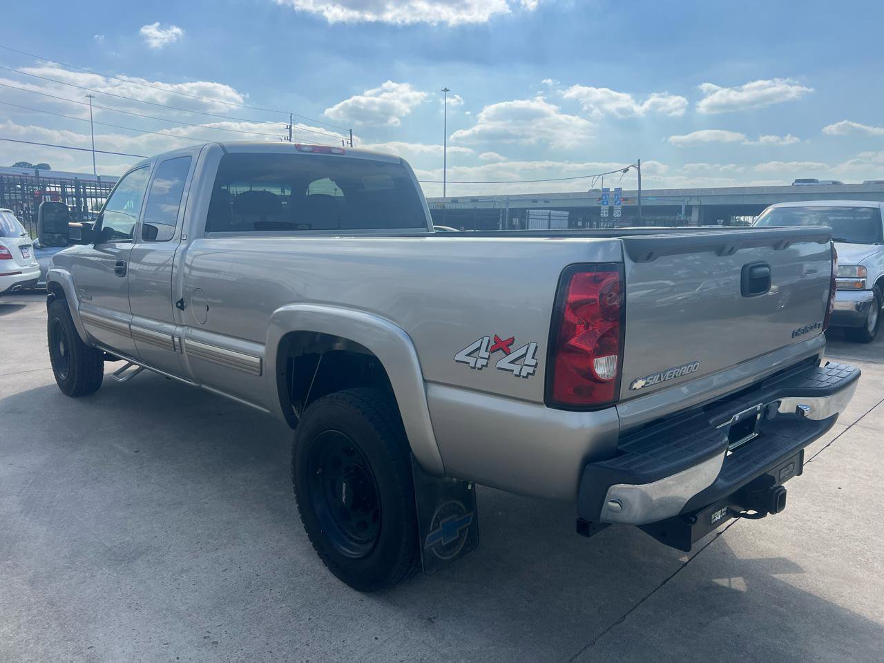 Used 2002 Chevrolet Silverado 2500 LS w/ Off-Road Skid Plate Pkg AWD/4WD image 4