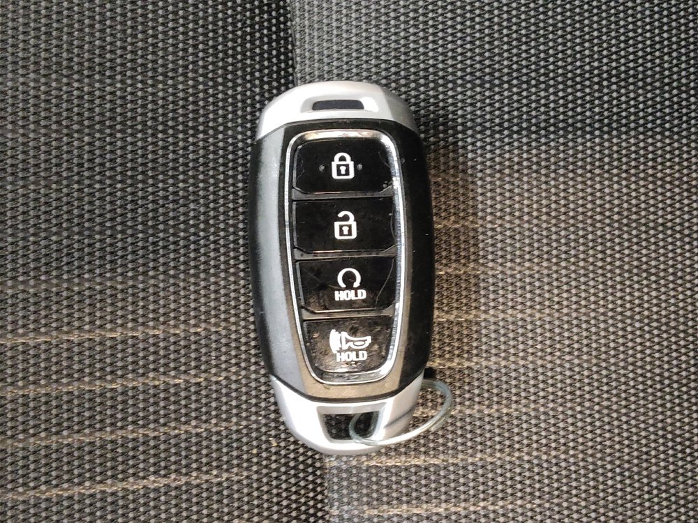 Used 2025 Hyundai Venue Limited FWD image 32