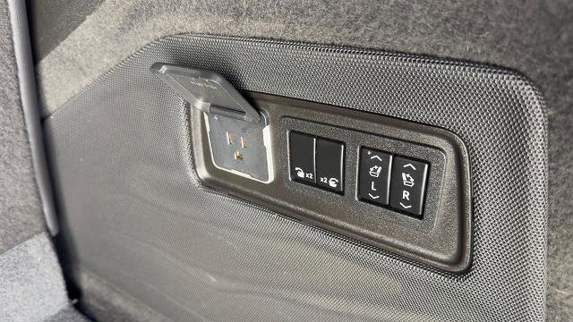 Used 2022 Cadillac Escalade Premium Luxury image 6