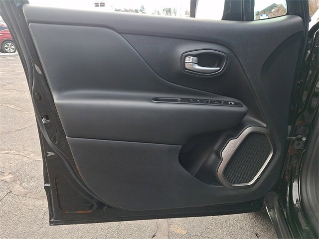 Used 2023 Jeep Renegade Latitude image 12