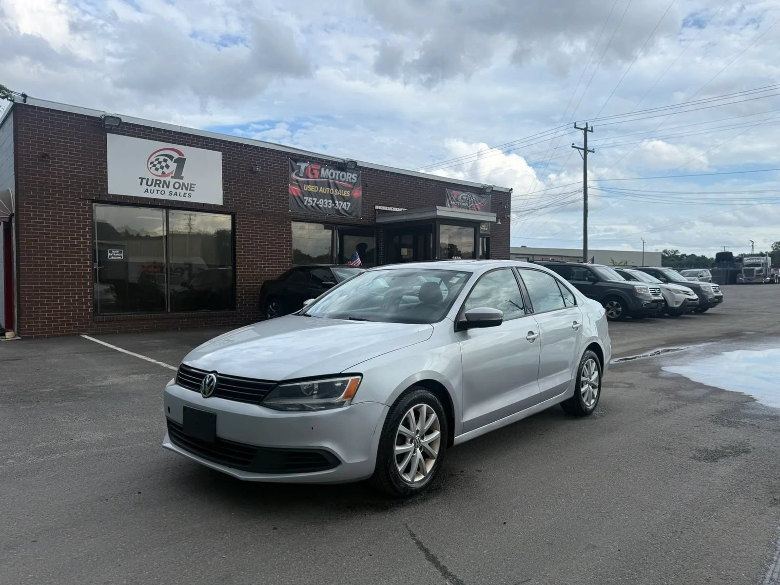 Used 2011 Volkswagen Jetta SE FWD image 1