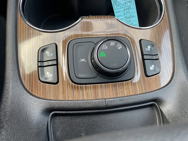 Used 2023 GMC Acadia SLE image 30