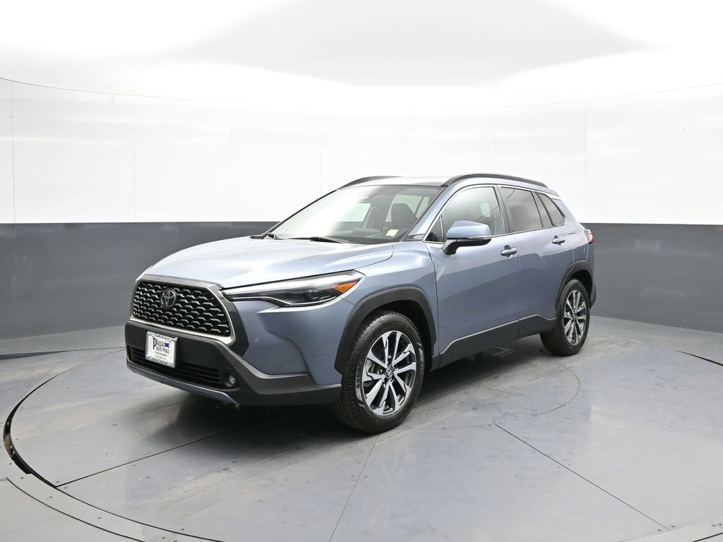 Certified 2023 Toyota Corolla Cross XLE image 1