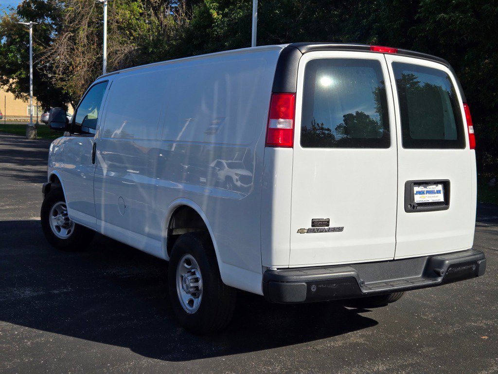 Used 2021 Chevrolet Express 2500 w/ Driver Convenience Package image 11