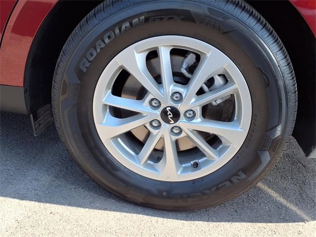 Used 2024 Kia Carnival LX image 7