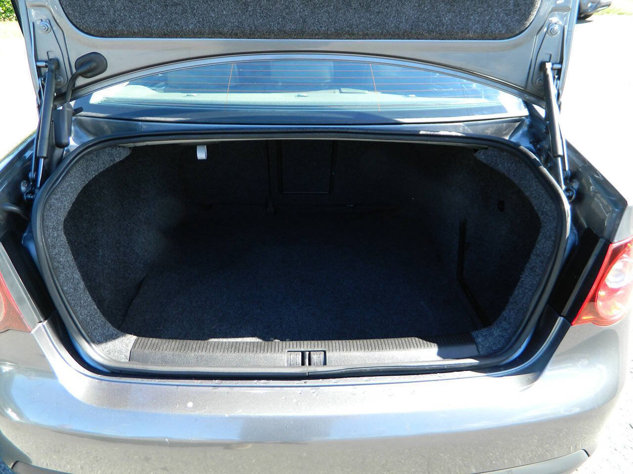 Used 2008 Volkswagen Jetta Wolfsburg Edition FWD image 10