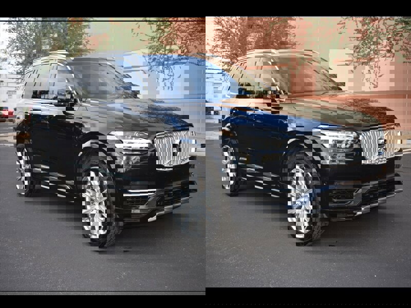 Used 2017 Volvo XC90 T8 Inscription w/ Luxury Package image 2