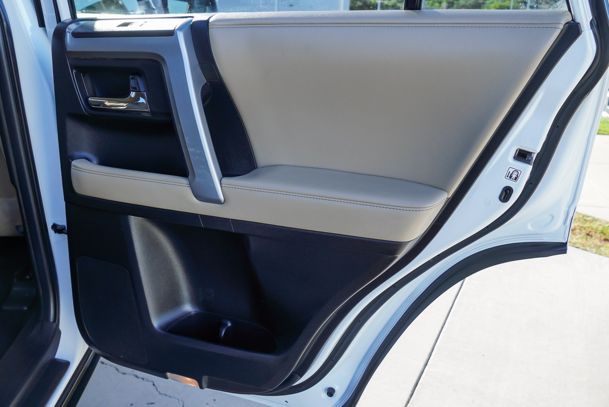 Used 2018 Toyota 4Runner SR5 AWD/4WD image 27