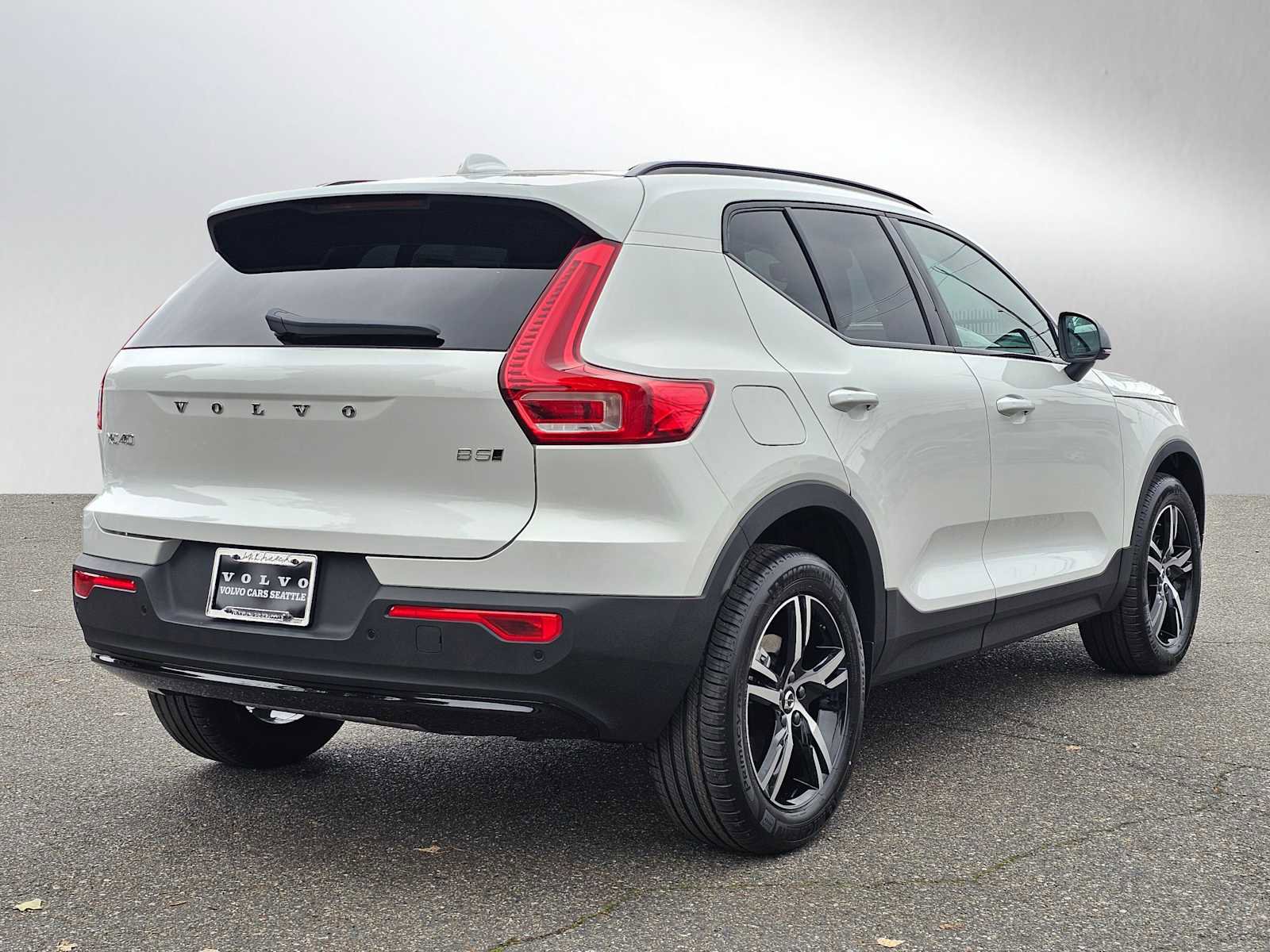New 2026 Volvo XC40 B5 Core w/ Climate Package image 7