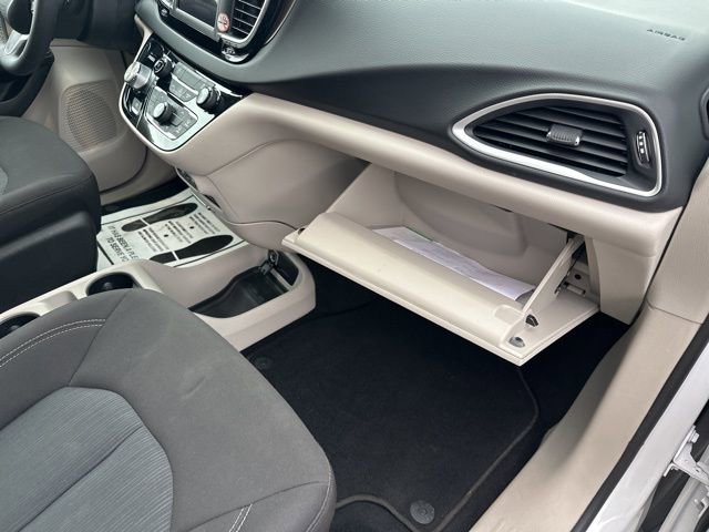 Certified 2023 Chrysler Voyager LX image 15