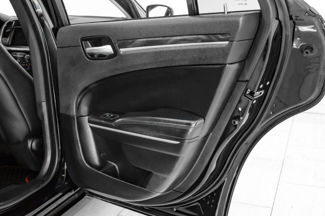 Used 2022 Chrysler 300 Touring w/ Sport Appearance Package image 45