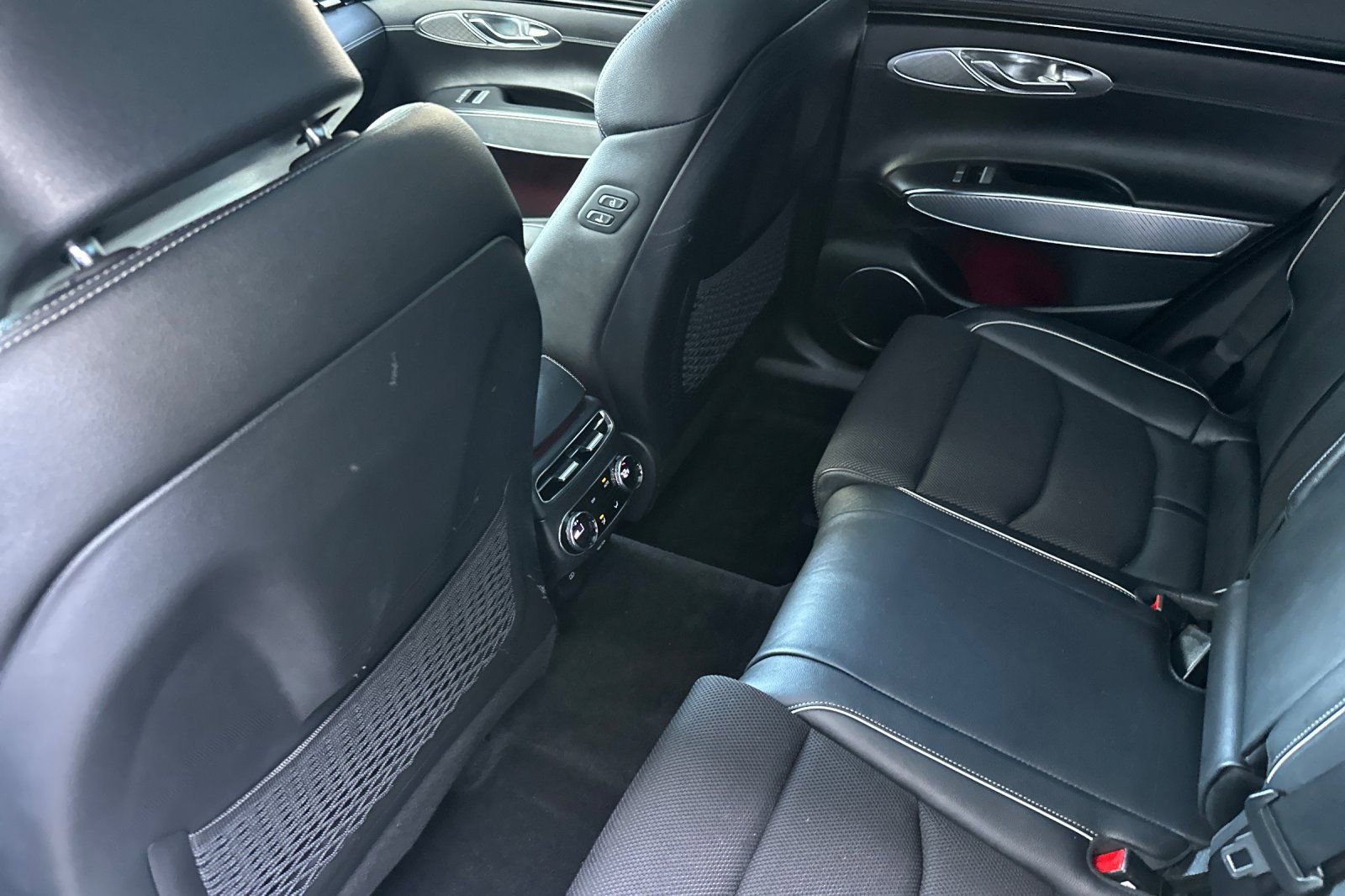 Used 2023 Genesis GV70 2.5T w/ Sport Prestige Package image 13