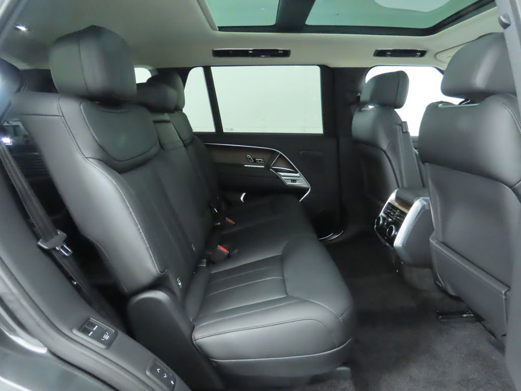 New 2025 Land Rover Range Rover Long Wheelbase SE image 23