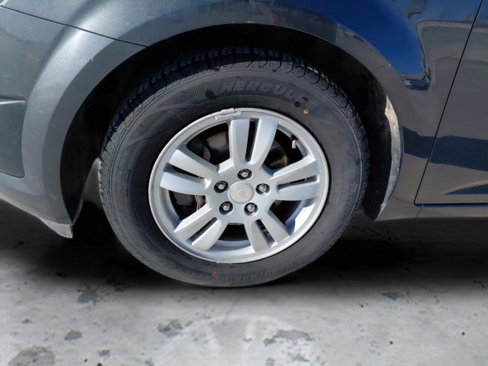 Used 2014 Chevrolet Sonic LT image 34