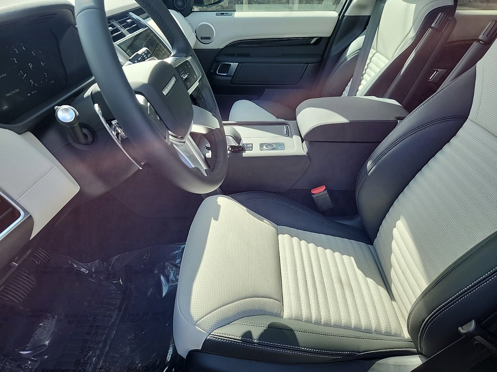 Certified 2025 Land Rover Discovery S image 23