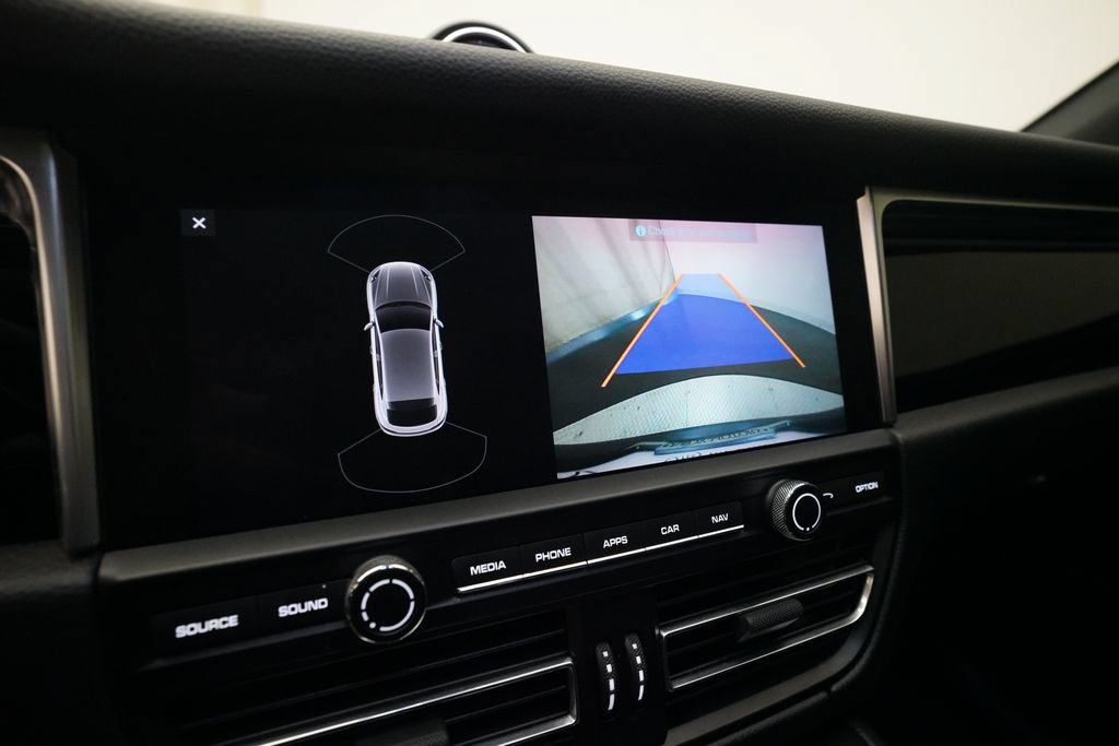 Used 2020 Porsche Macan AWD/4WD image 24