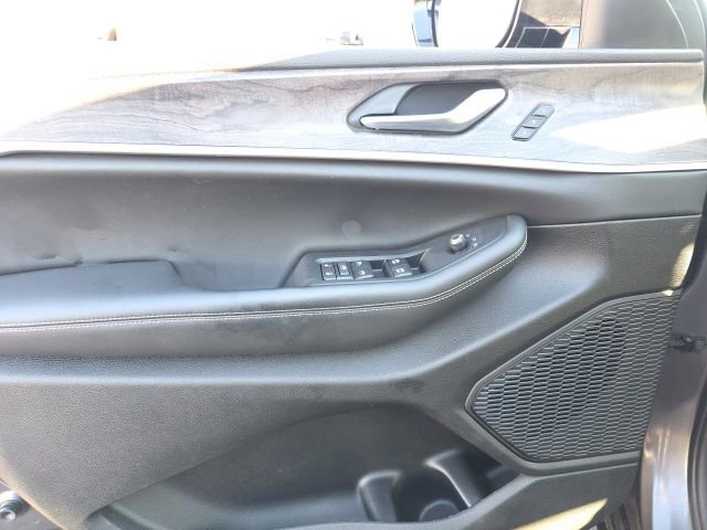 Used 2023 Jeep Grand Cherokee L Limited image 10